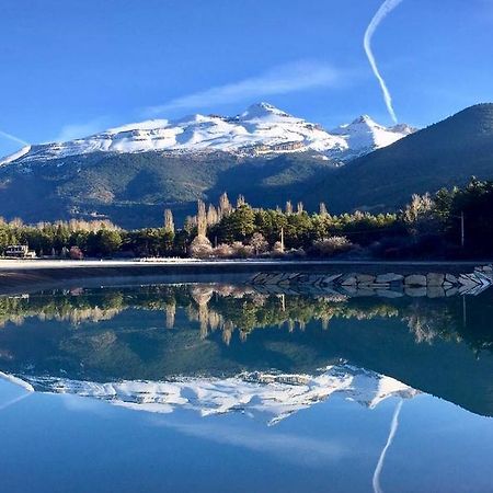Roca Nevada Suites Villanúa Екстериор снимка