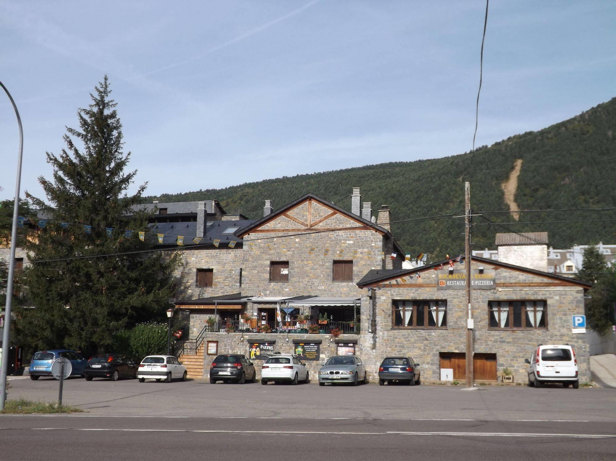 Roca Nevada Suites Villanúa Екстериор снимка